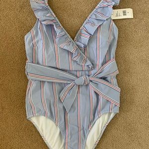 NWT Vineyard Vines swimsuit small, covers bottom